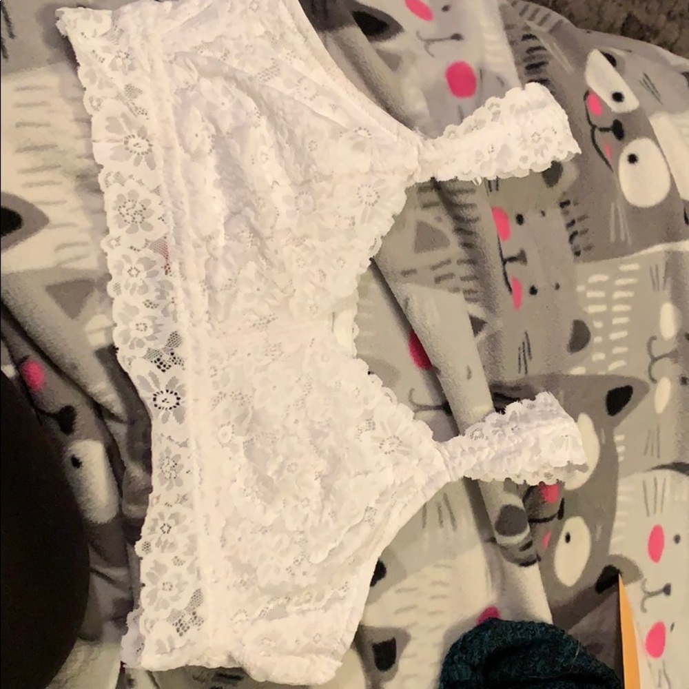 BNWT WHITE LACE BRALET